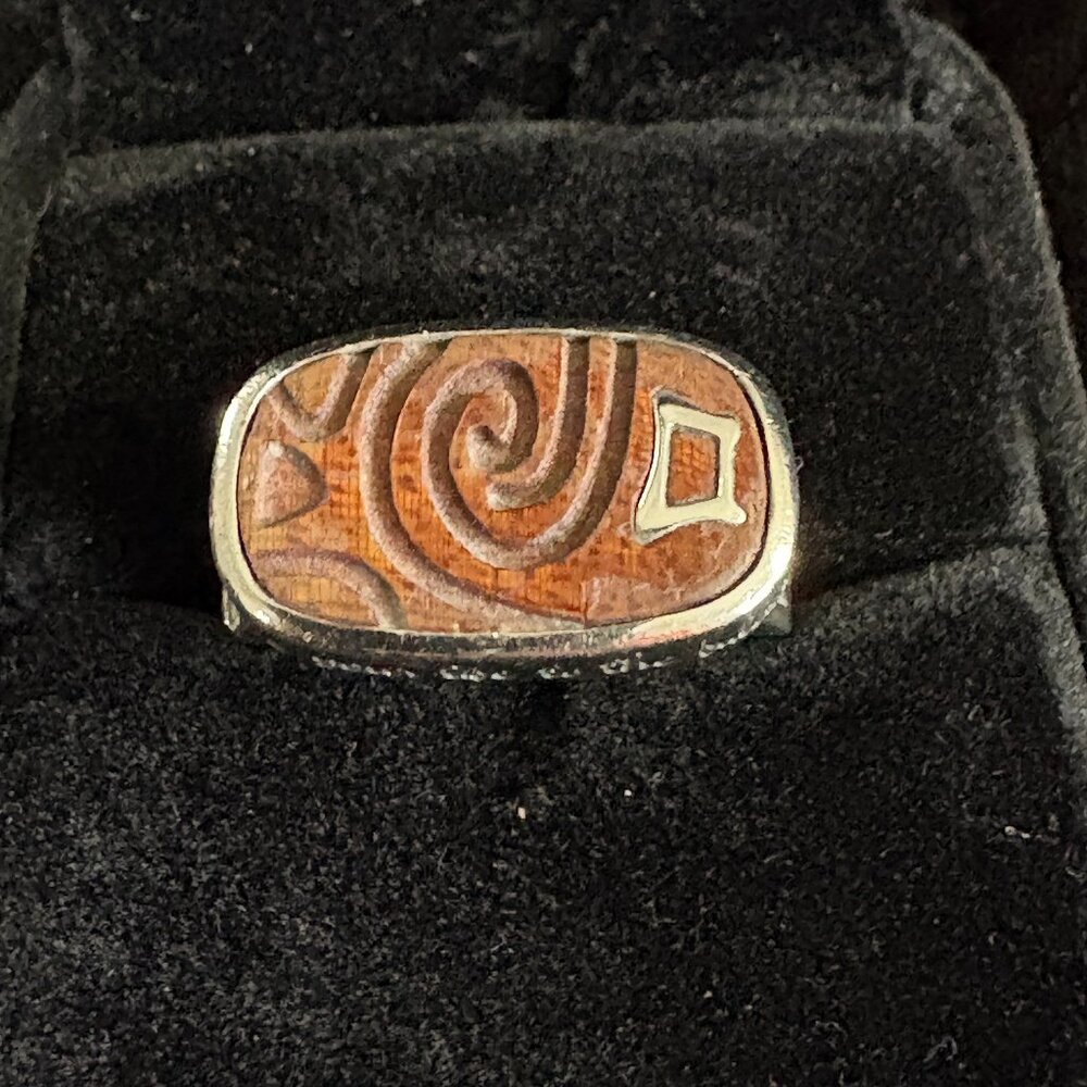 Silpada Live Your Life 925 Sterling Silver and Carved Wood Ring R2023